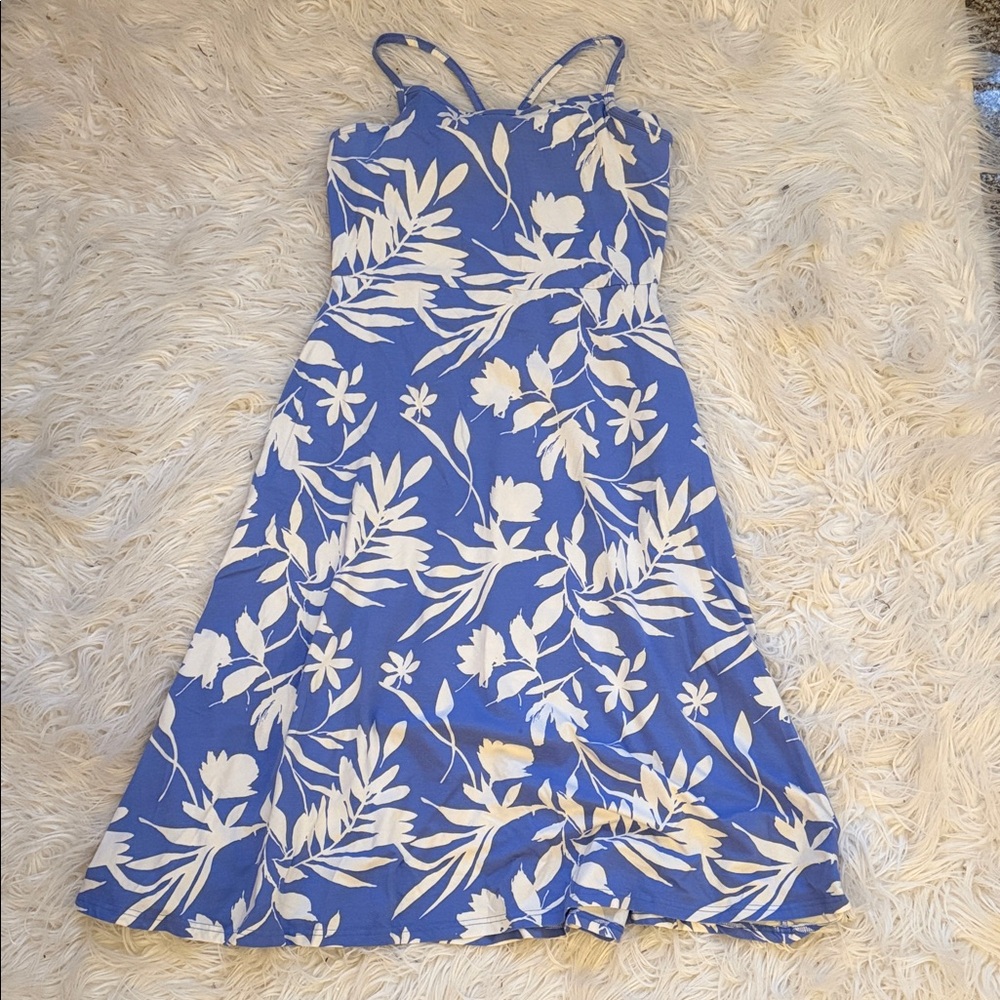 Chic Floral Blue and White Midi Dress